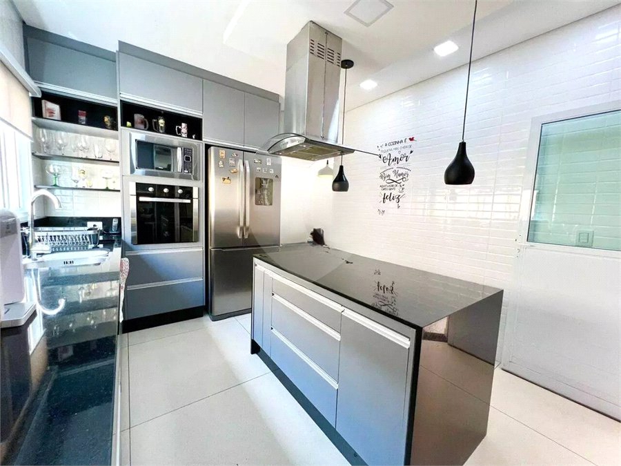Sobrado à venda com 3 quartos, sendo 1 suíte,  em Residencial Jardim Nathália, Sorocaba, SP