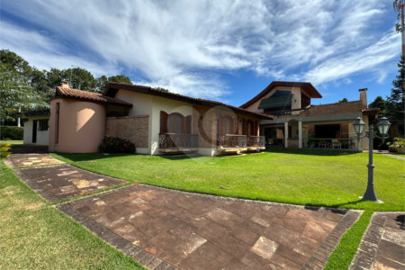 Casa à venda com 7 quartos, sendo 3 suítes,  em Jardim Colombo, Itapetininga, SP