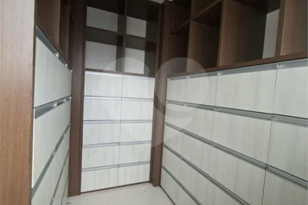 SALA COMERCIAL DE 90 M² COM 12 BAIAS, SALA DE REUNIÃO, AR-CONDICIONADO CENTRAL E 2 VAGAS!