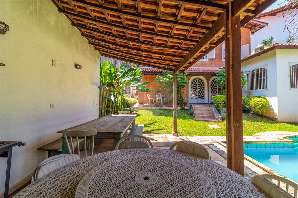 Casa de Vila à venda com 4 quartos, sendo 2 suítes, em Alto da Boa Vista, São Paulo, SP