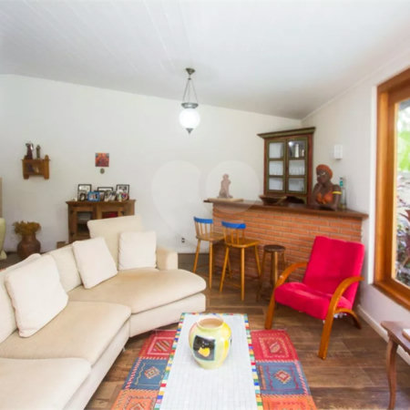 Casa à venda com 4 quartos, sendo 2 suítes, em Chácara Flora, São Paulo, SP