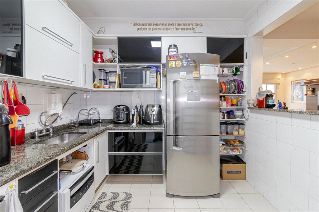 Casa à venda com 3 quartos, sendo 1 suíte, no condomínio Mirante Bello, São Paulo - SP