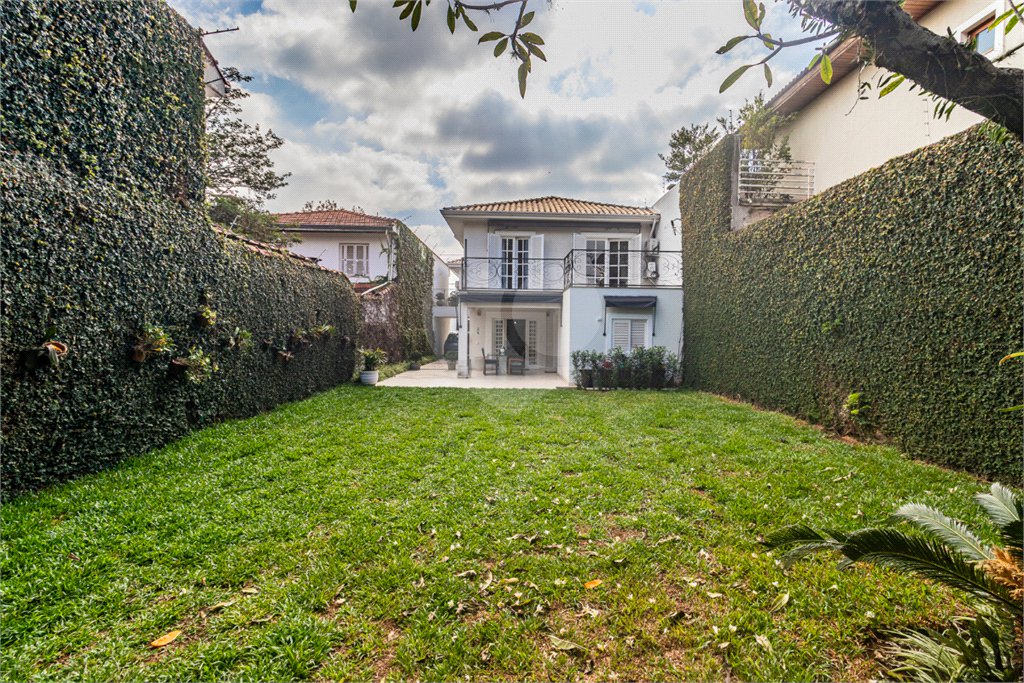 Casa à venda com 4 quartos, sendo 3 suítes, em Brooklin, São Paulo, SP
