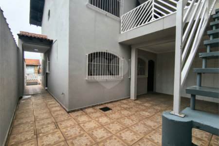 Sobrado à venda com 3 quartos, sendo 1 suíte, em Jardim D'abril, Osasco, SP