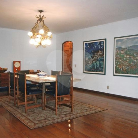 Casa à venda com 5 quartos, sendo 4 suítes, em Alto da Boa Vista, São Paulo, SP