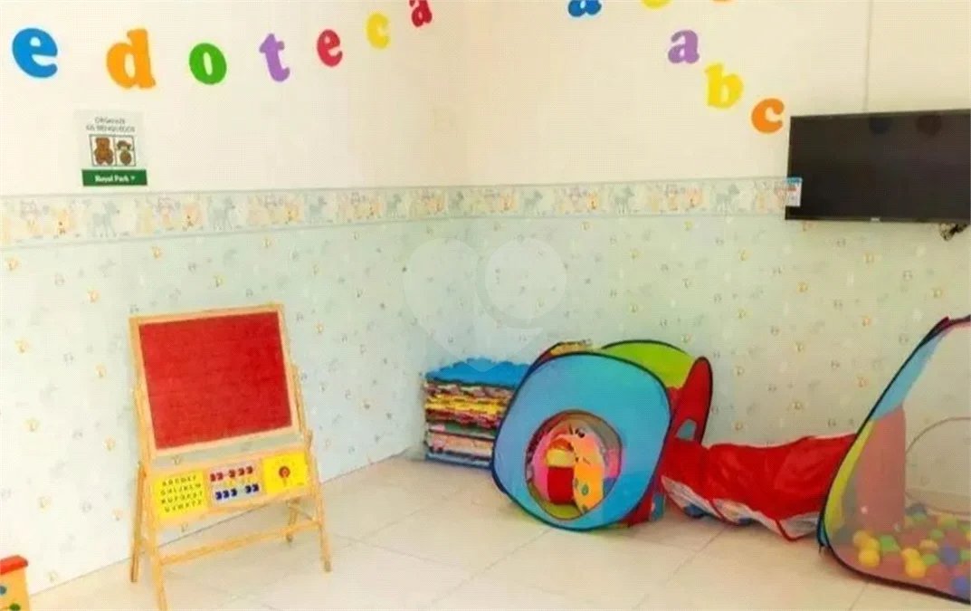 Apartamento à venda no Mandaqui com 3 dormitórios, sendo 1 suíte, sala ampla e bem distribuída, cozinha, 2 banheiros e área de serviço. O imóvel conta ainda com 1 vaga de garagem.