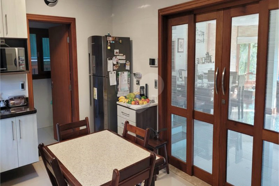 Casa à venda com 4 quartos, sendo 2 suítes, no condomínio Alpes da Cantareira, Mairiporã - SP