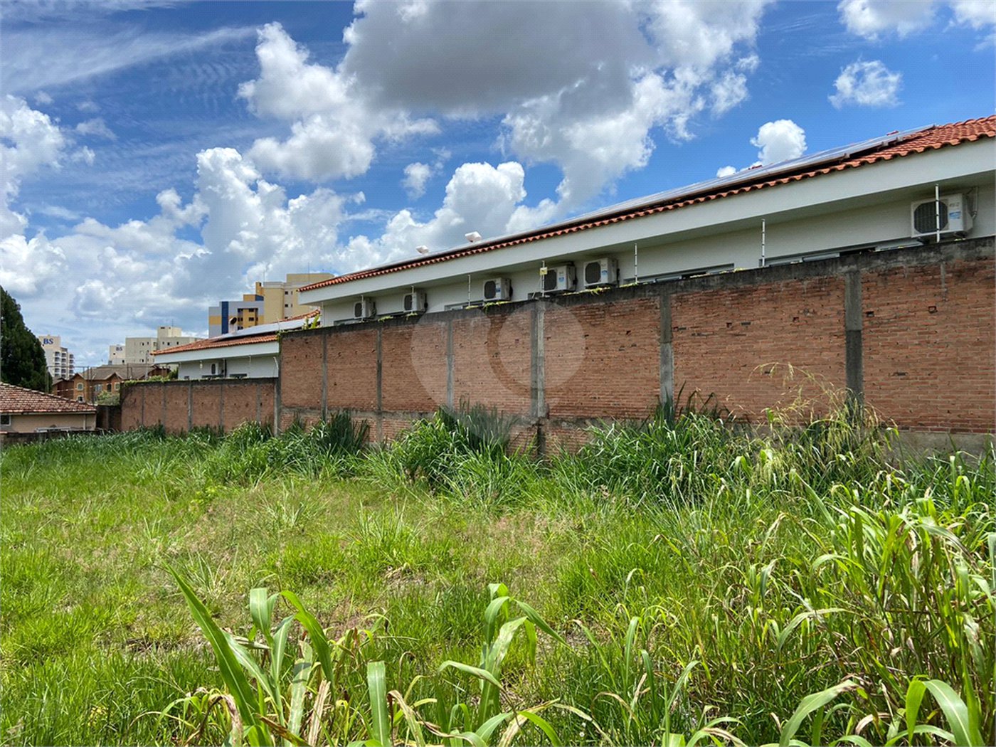 Terreno com 1.107,00 de área total.