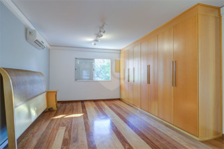 Casa à venda com 4 suítes no condomínio Ville de Marseille, São Paulo - SP