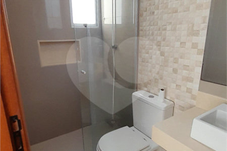 Casa à venda com 3 quartos, sendo 1 suíte, no condomínio Residencial Jardins, São Bernardo do Campo - SP