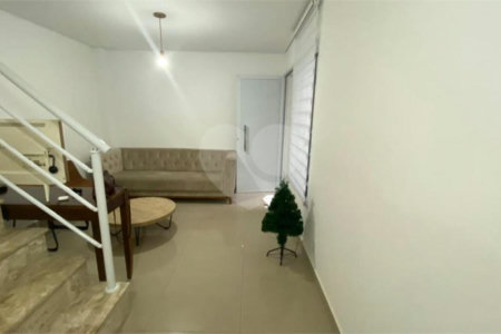 Casa à venda com 3 quartos, sendo 1 suíte, no condomínio Garden Village, São Paulo - SP