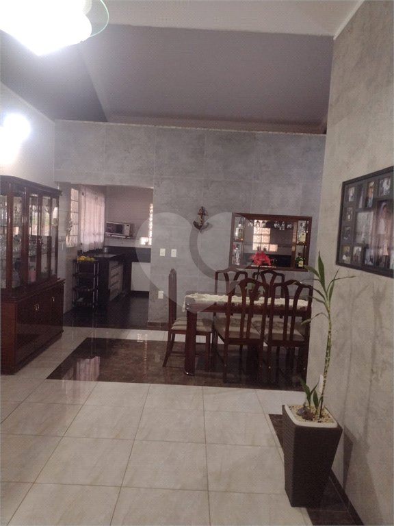 Casa à venda com 3 quartos, sendo 1 suíte, no condomínio Acmti - Colinas do Mosteiro, Terras de Itaici e Recanto dos Pássaros, Indaiatuba - SP