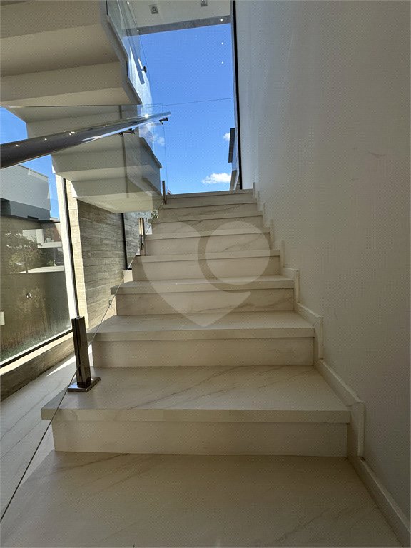 Casa à venda com 4 quartos, sendo 2 suítes, no condomínio Alphaville Nova Esplanada 1, Votorantim - SP