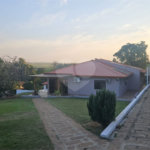 Indaiatuba- condominio Vale das Laranjeiras - Itaici - Terreno 3040,00 ms- construida 220ms - 3 dormitórios, sendo 2 suítes e uma suíte master com closet, além de uma sala ampla com 3 ambientes, Cozinha planejada,, campo de futebol/vôlei, Area de lazer com piscina, espaço gourmet com churrasque