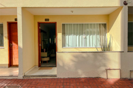 Casa à venda com 4 quartos, sendo 1 suíte, no condomínio Imperial Santa Cruz, Rio de Janeiro - RJ