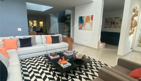 Casa à venda com 4 quartos, sendo 3 suítes, no condomínio Quintas de São Fernando, Cotia - SP