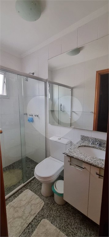 Casa à venda com 4 quartos, sendo 2 suítes, no condomínio Casas de Windsor, São Paulo - SP
