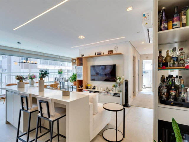 Apartamento à venda com 3 quartos, sendo 2 suítes,  em Santo Amaro, São Paulo, SP