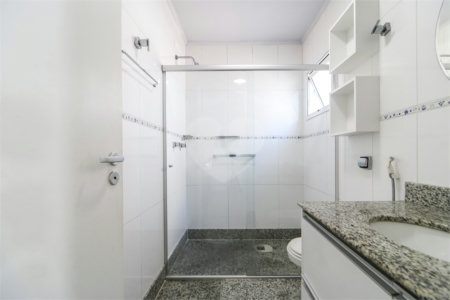 Casa à venda com 4 quartos, sendo 3 suítes, no condomínio Flower Garden Residence, São Paulo - SP
