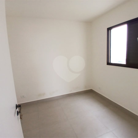 Apartamento à venda com 2 quartos em Vila dos Remédios, São Paulo, SP