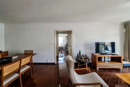 Apartamento de 117m2 com 3 dormitórios e 1 vaga na Vila Mariana
