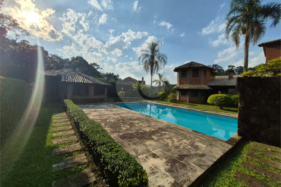 Casa à venda com 3 quartos, sendo 1 suíte, no condomínio Alpes da Cantareira, Mairiporã - SP