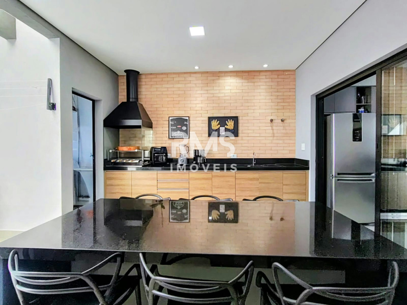 Casa à venda com 3 quartos, sendo 1 suíte, no condomínio Residencial Mont Blanc, Itu - SP