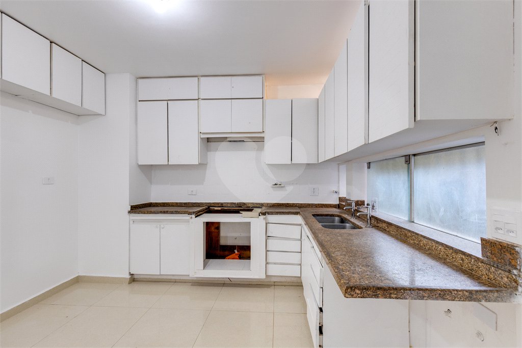 Sobrado à venda com 4 quartos, sendo 2 suítes, em Brooklin, São Paulo, SP