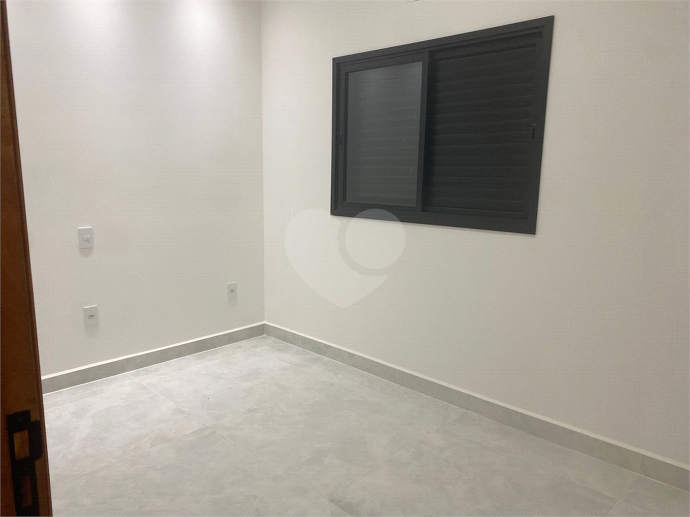 Casa à venda com 3 quartos, sendo 1 suíte, no condomínio Horto Florestal Villagio, Sorocaba - SP