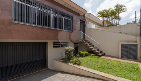 Casa Térrea à venda com 4 quartos, sendo 2 suítes,  em Bosque da Saúde, São Paulo, SP
