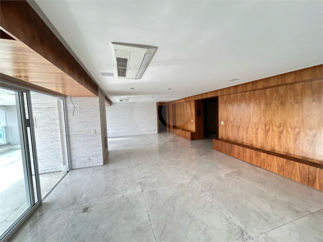 Apartamento à venda com 3 suítes em Moema, São Paulo, SP