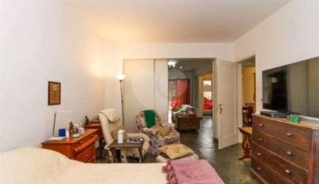 Casa à venda com 4 quartos, sendo 2 suítes, em Jardim Paulista, São Paulo, SP