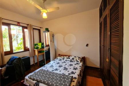 Casa à venda com 3 quartos, sendo 1 suíte, em Interlagos, São Paulo, SP