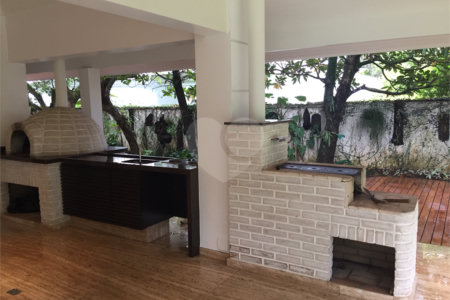 Casa à venda com 4 quartos, sendo 2 suítes, no condomínio Residencial Morumbi, São Paulo - SP