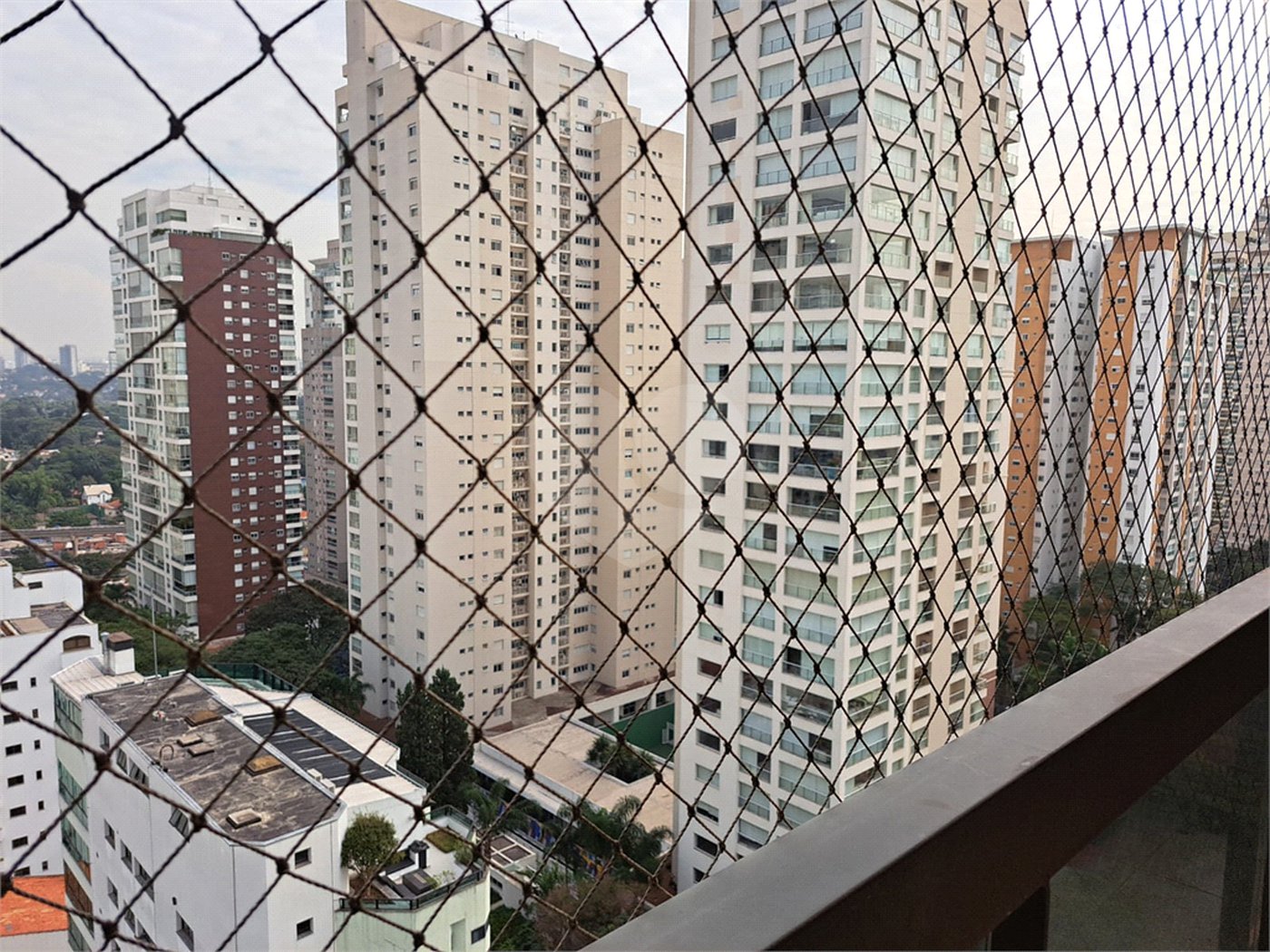 Apartamento à venda com 3 suítes em Campo Belo, São Paulo, SP