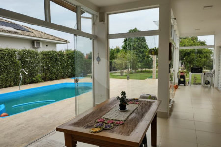 Casa à venda com 4 quartos, sendo 2 suítes, no condomínio Primavera, Salto - SP