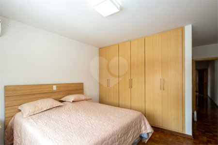Casa à venda com 3 quartos, sendo 1 suíte, em Campo Belo, São Paulo, SP