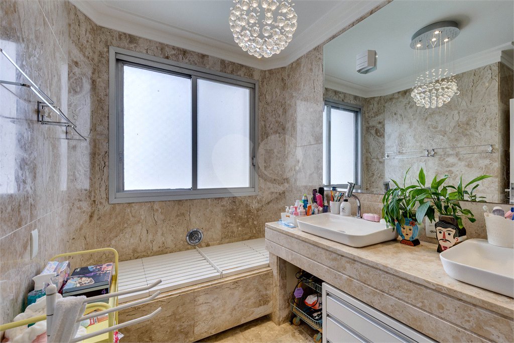 Apartamento à venda com 4 suítes em Jardim Marajoara, São Paulo, SP