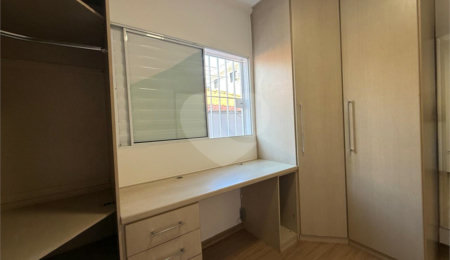 Sobrado à venda com 3 quartos, sendo 1 suíte,  em Parque Vitória, São Paulo, SP
