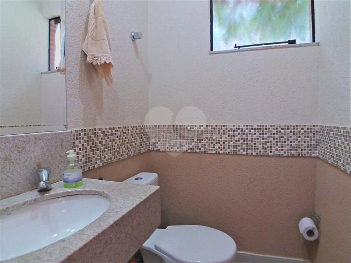 Casa à venda com 3 quartos, sendo 1 suíte, no condomínio Estância Marambaia, Vinhedo - SP