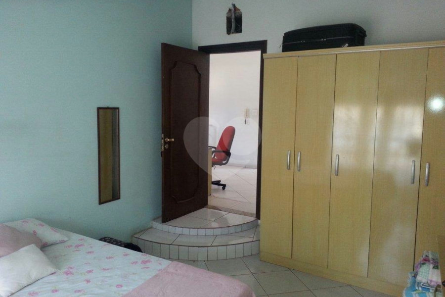Sobrado à venda ou para alugar com 4 quartos, sendo 1 suíte, em Parada Inglesa, São Paulo, SP