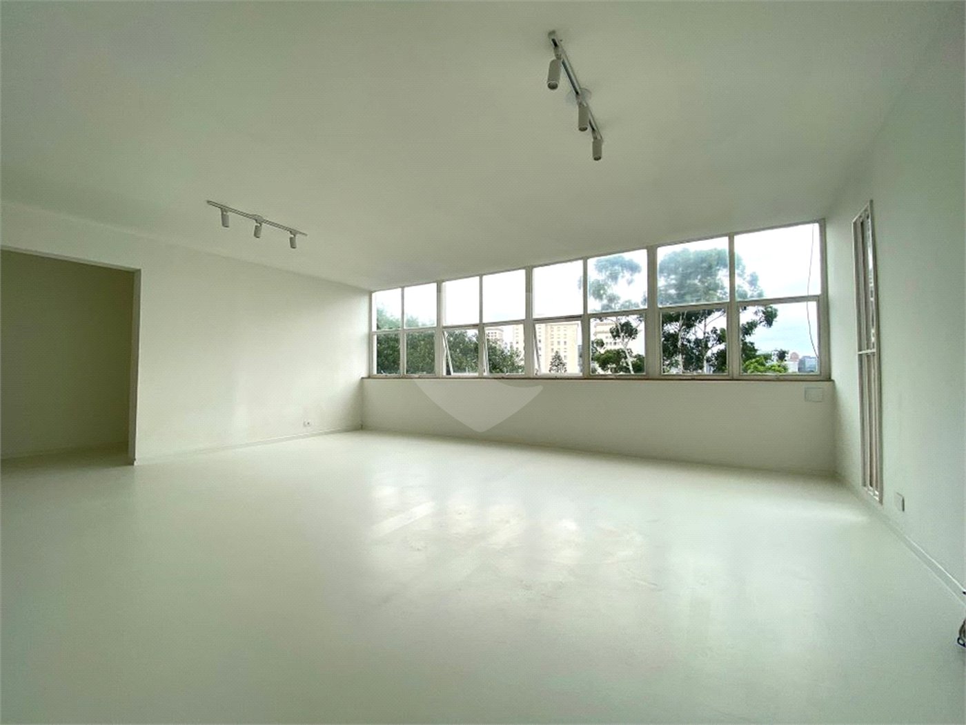 Apartamento para alugar com 3 quartos, sendo 1 suíte, em Jardim Europa, São Paulo, SP