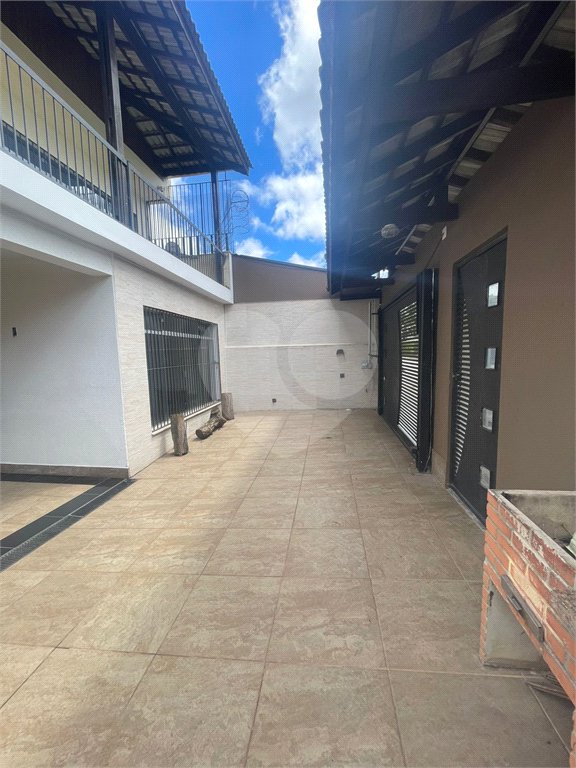 Sobrado à venda com 3 quartos, sendo 2 suítes,  em Vila Oliveira, Mogi das Cruzes, SP