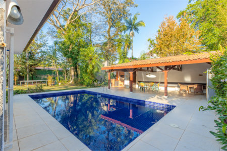 Casa Térrea à venda com 5 quartos, sendo 3 suítes, em Jardim Marajoara, São Paulo, SP
