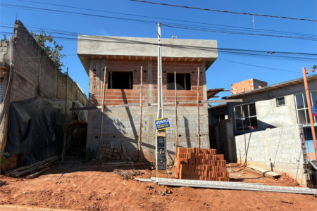 Sobrado à venda com 2 quartos, sendo 1 suíte, em Jardim Planalto do Tanque, Atibaia, SP