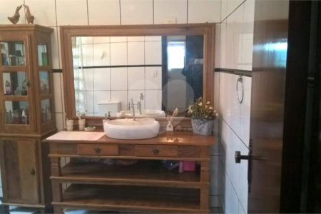 Sobrado à venda com 3 quartos, sendo 1 suíte, em Bocaina, Ribeirão Pires, SP