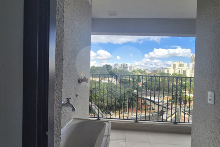 Apartamento à venda com 3 quartos, sendo 1 suíte, em Vila Anastácio, São Paulo, SP
