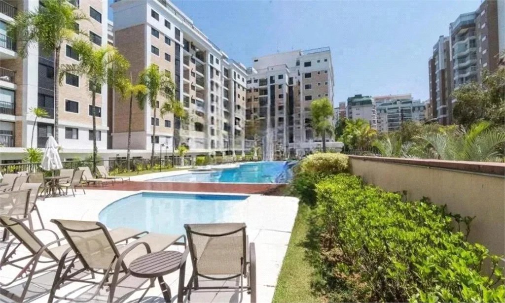 Apartamento à venda com 3 quartos, sendo 1 suíte, em Cidade São Francisco, São Paulo, SP