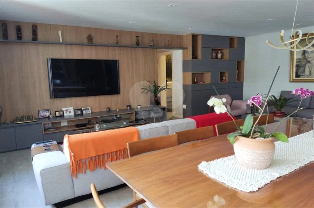 Apartamento à venda com 3 quartos, sendo 1 suíte,  em Santa Cecília, São Paulo, SP