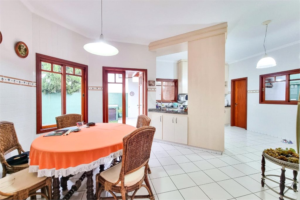 Casa à venda com 4 quartos, sendo 3 suítes, no condomínio Morada da Serra, São José dos Campos - SP